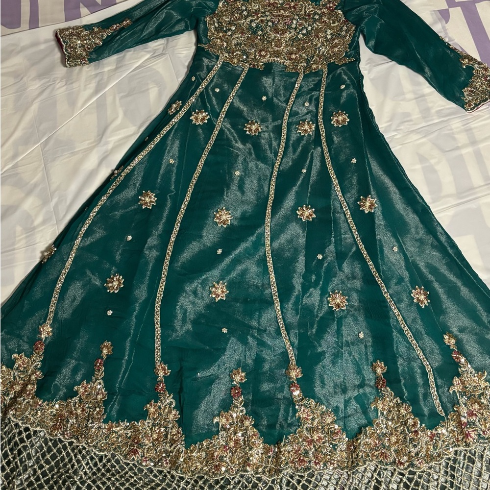 Beautiful three piece long dress for wedding brand new made it on oder.